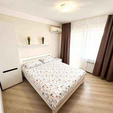 Artal Apartment On Obolonskyi Avenue 16A كييف المظهر الخارجي الصورة